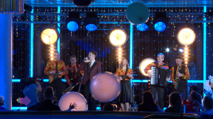 Песни из кинофильмов и прекрасное настроение. Как проходят съёмки новогодней программы «В ритме Петербурга»?