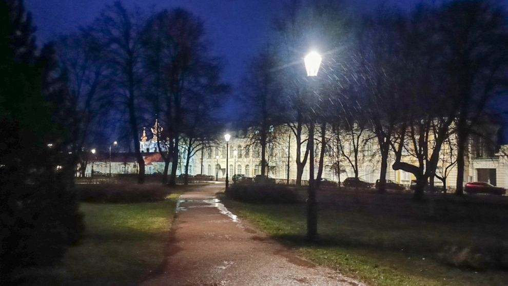 Александр Беглов: Сквер Вадима Знаменова в Петродворцовом районе стал таким же светлым, каким был сам директор музея-заповедника «Петергоф» - tvspb.ru