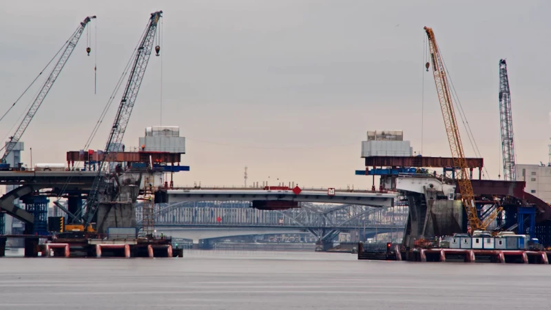 Большой Смоленский мост обрел крылья: переправа разведет их уже будущей весной