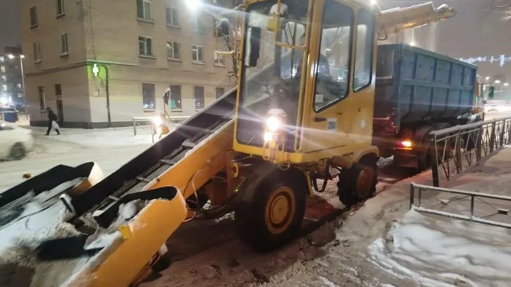 В ночь на 31 декабря улицы Петербурга будут чистить 823 единицы техники - tvspb.ru