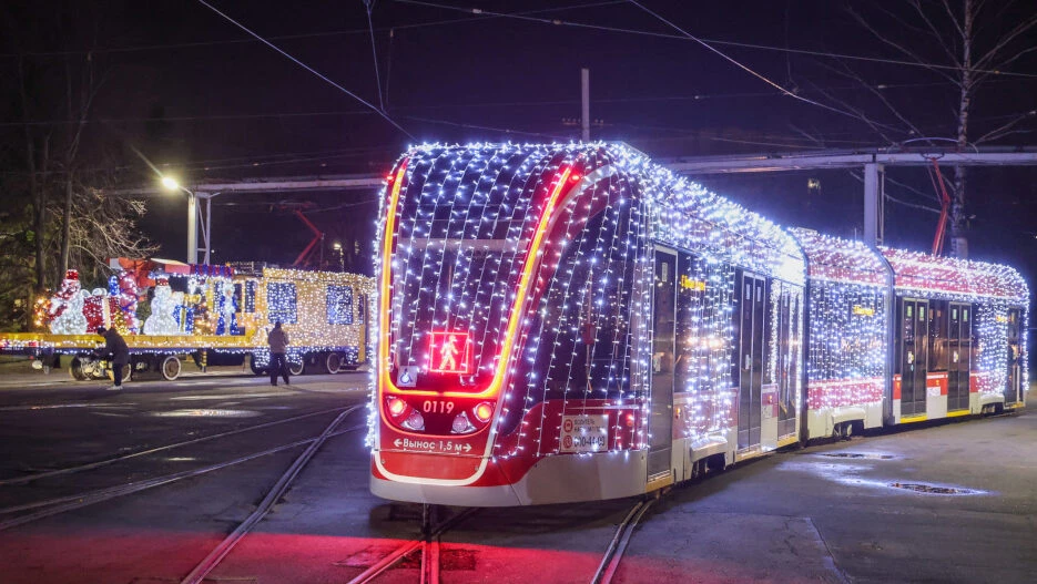 Александр Беглов дал официальный старт ежегодной новогодней акции Горэлектротранса «Волшебный трамвай» - tvspb.ru