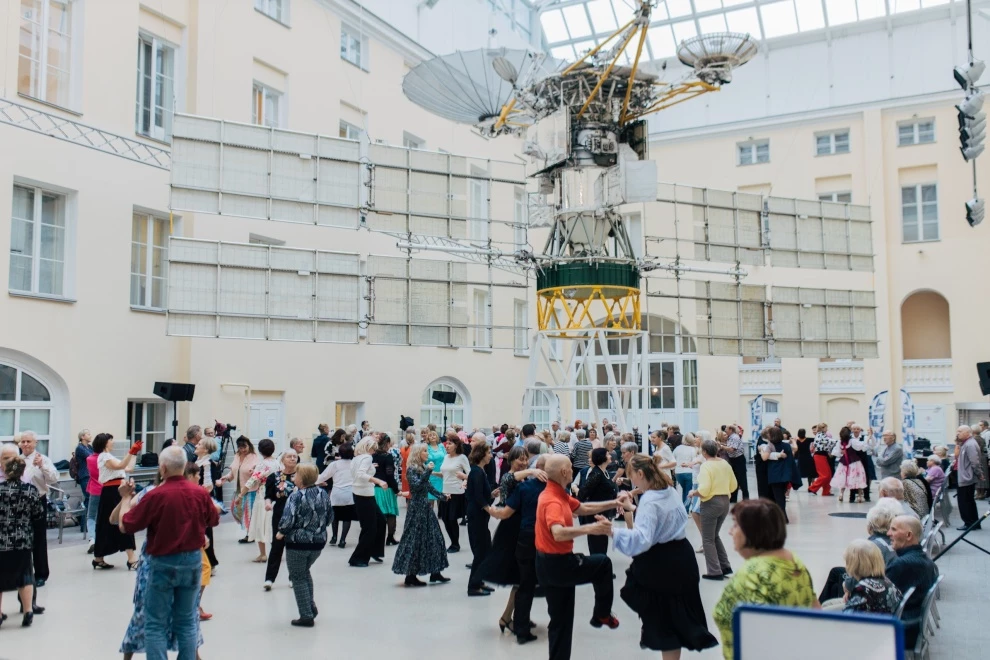 Александр Беглов: Вместе со старшим поколением петербуржцев мы возродили традицию танцевальных площадок Ленинграда - tvspb.ru