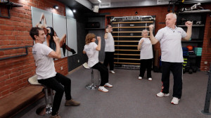 Зарядка для людей «серебряного» возраста. Развиваем гибкость голеностопных и тазобедренных суставов