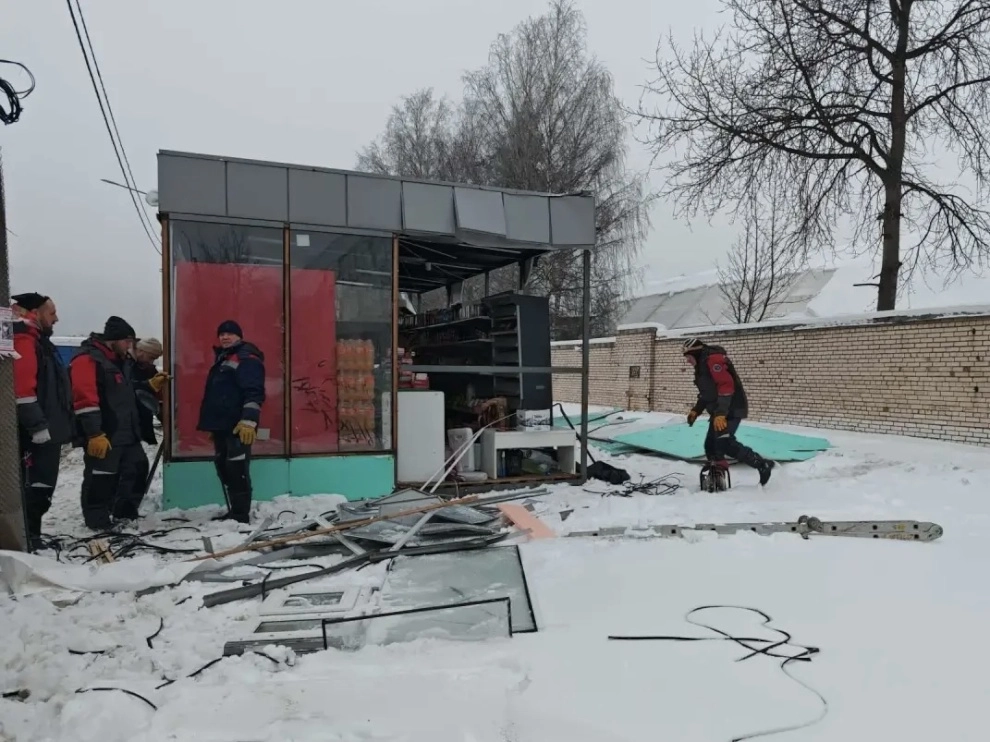 На Леонтьевской и Автобусной улицах начали снос незаконных павильонов - tvspb.ru