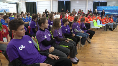 Александр Беглов встретился со школьниками из Мариуполя