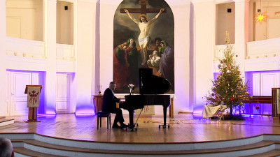 В Петрикирхе состоялся музыкальный поединок «Битва Клавиров: Бах vs. Чайковский»