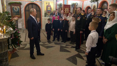 Владимир Путин посетил рождественское богослужение в храме великомученика Георгия Победоносца