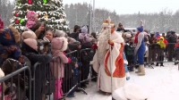 Поезд Деда Мороза вновь встретили на станции Новый Петергоф