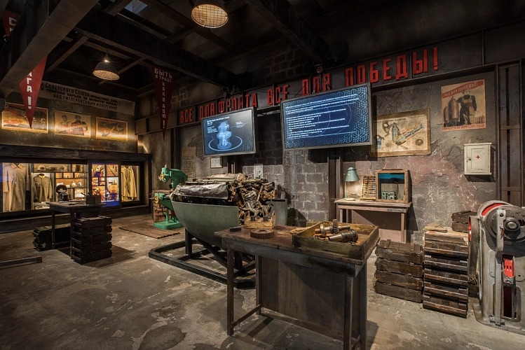 Петербургские школьники передали в Музей Победы уникальную рукописную книгу Бориса Васильева - tvspb.ru