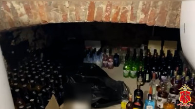 В кальянной на Стремянной улице изъяли больше сотни бутылок нелегального алкоголя