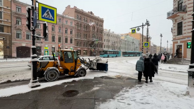 7 января выпадет до 12 см снега: на улицах Петербурга задействовано более 940 единиц техники