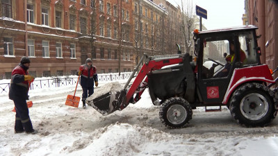 Коммунальные службы Петербурга продолжают работать в усиленном режиме