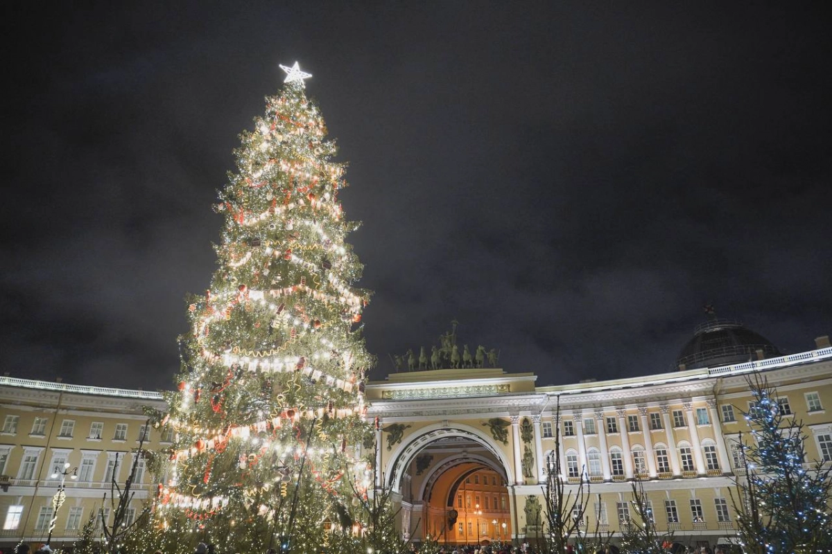 Александр Беглов: Ёлка на Дворцовой площади будет радовать петербуржцев и гостей города до 22 января - tvspb.ru