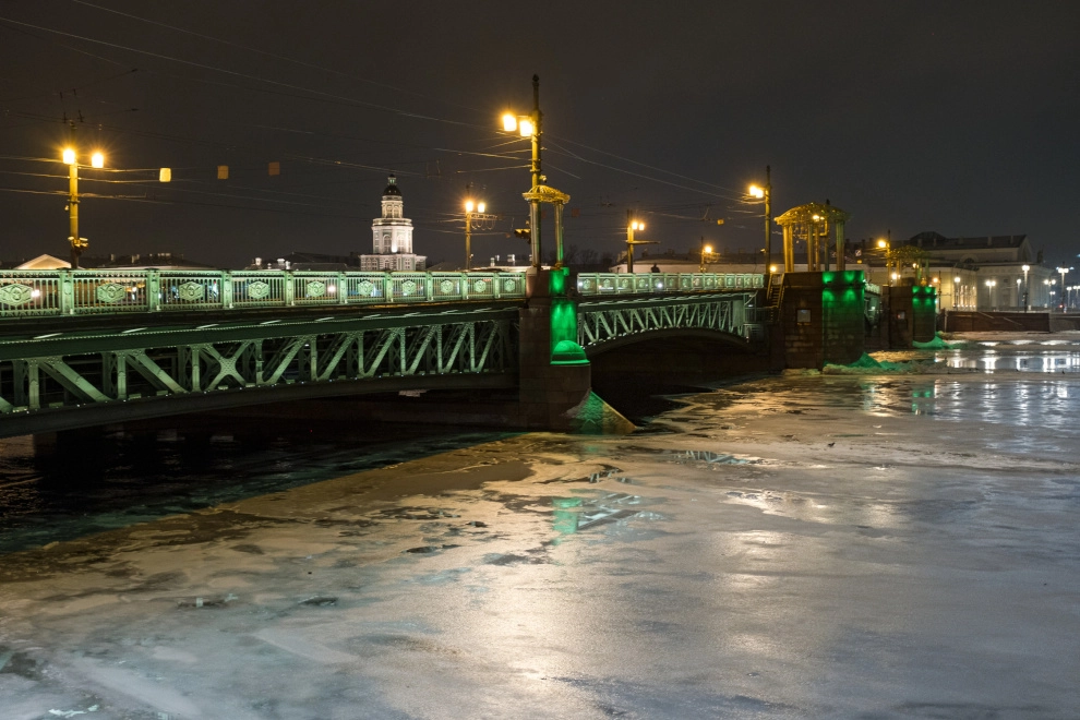 Александр Беглов: В День Ленинградской победы зажгутся факелы Ростральных колонн, а мосты получат особую торжественную подсветку - tvspb.ru