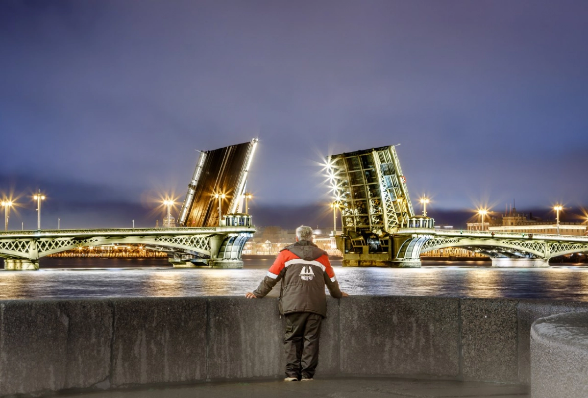 Итоги навигационного сезона 2025 года: корабли успели пройти 1484 раза, а мосты сделали 2206 разводок - tvspb.ru