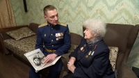 Участник программы «Время героев» майор Дмитрий Звездин встретился с жительницей блокадного Ленинграда