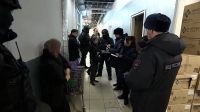 Полиция провела рейд по супермаркетам в Калининском районе