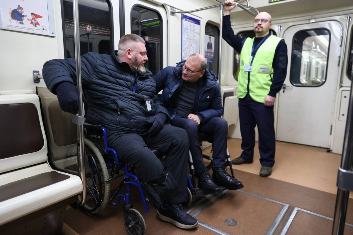 В Петербурге представили модернизированный вагон метро для пассажиров с ограниченной мобильностью - tvspb.ru