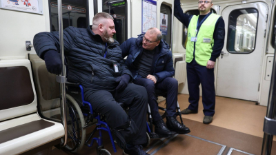 В Петербурге представили модернизированный вагон метро для пассажиров с ограниченной мобильностью