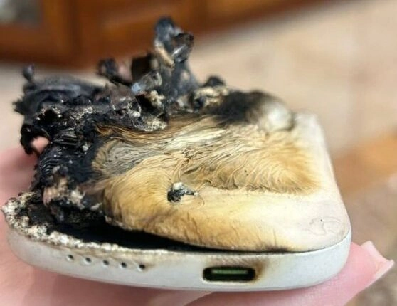 Зарядился до возгорания: повербанк стал причиной пожара в Петербурге - tvspb.ru