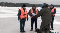 Во время рейда в акватории Ладожского озера выписали протоколы судоводителям и тем, кто вышел на лед