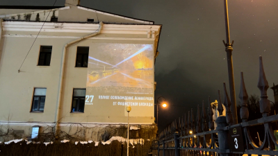 Александр Беглов: В честь Ленинградской Победы фасады зданий украсят памятные световые проекции