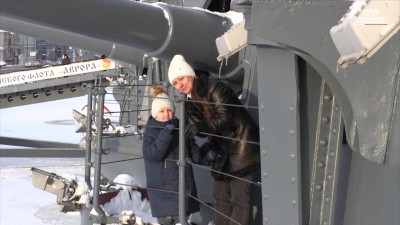 Шестилетний Алексей из Арзамаса побывал на крейсере «Аврора» благодаря «Елке желаний»