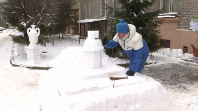 Петербургский скульптор-самоучка создаст в своем дворе снежную копию Николо-Богоявленского морского собора