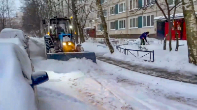 Циклон «Фрэнсис» подбирается к Петербургу: городские улицы убирают более тысячи единиц техники