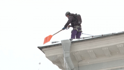 За прошлые сутки в Петербурге частично очистили более 1600 крыш многоквартирных домов