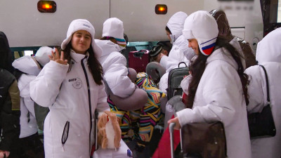 Школьники из Узбекистана, посетившие Петербург на зимних каникулах, возвращаются домой