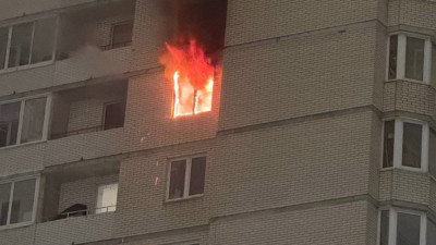 Росгвардейцы эвакуировали 20 человек из горящего дома на проспекте Солидарности