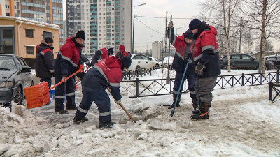 Итоги уборки: 40% дорог и 99% кварталов Петербурга очистили от снега