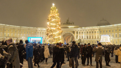 В 2025 году турпоток в Петербург превысил допандемийный уровень: рост составил 7%