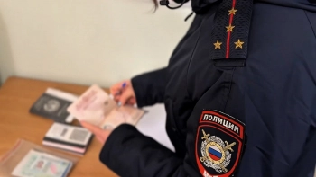 В Приморском районе мигрант выпал из окна — полиция задержала его соседа по квартире