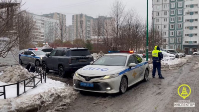 Водителя без прав, задержанного на Богатырском проспекте, обвинили в нападении на полицейского