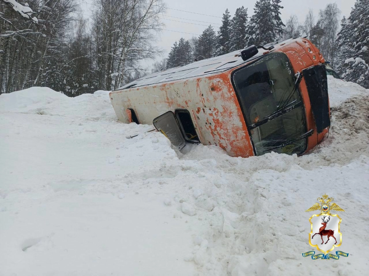 В Нижегородской области перевернулся автобус с пассажирами - tvspb.ru