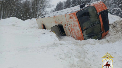 В Нижегородской области перевернулся автобус с пассажирами