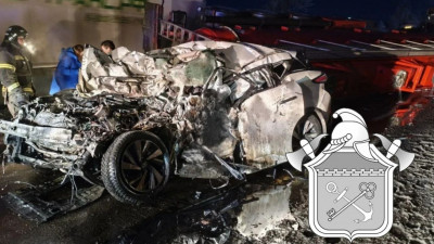 ДТП с бензовозом на трассе Р-21 «Кола»: двое погибли, топливо вытекает в канаву