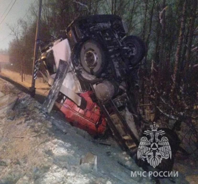 Во Всеволожском районе опрокинулся бензовоз с топливом - tvspb.ru