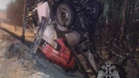 Во Всеволожском районе опрокинулся бензовоз с топливом