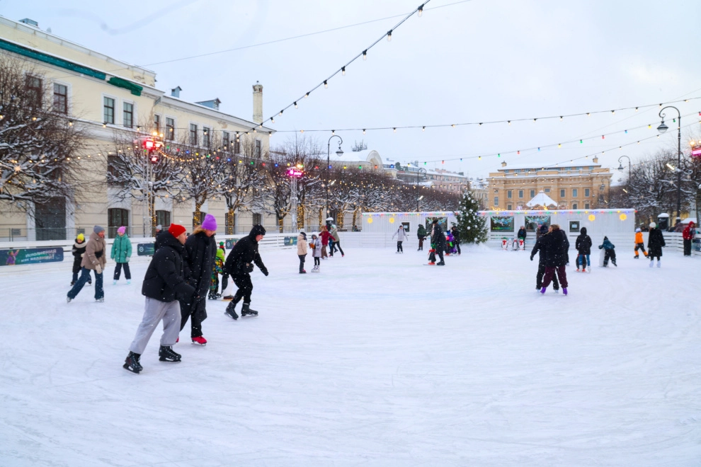 Александр Беглов: В январе в Петербурге начнут работу 161 каток и 56 лыжных трасс - tvspb.ru