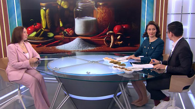 Диетолог объяснила, почему зимой возникает тяга к соленому