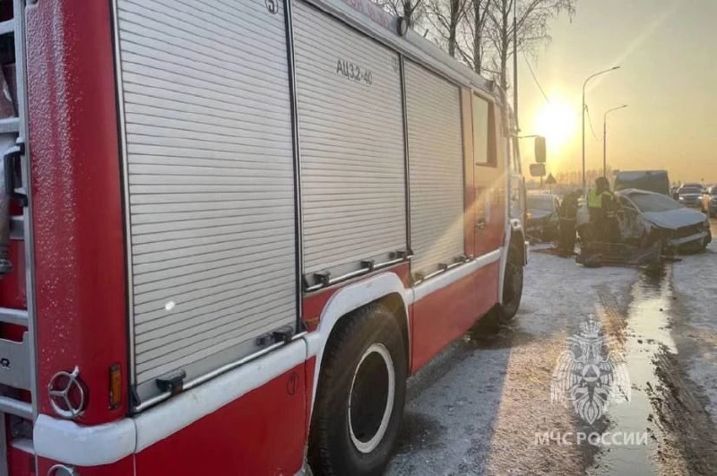 Смертельное ДТП в Гатчинском районе: на трассе Р-23 «Псков» произошло лобовое столкновение автомобилей - tvspb.ru