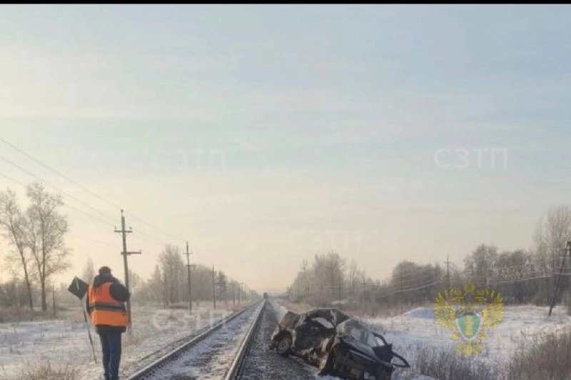 Смертельное ДТП на железнодорожном переезде: в Псковской области автомобиль столкнулся с грузовым поездом - tvspb.ru