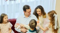 Александр Беглов: В Петербурге действует масштабная программа поддержки семей с детьми и повышения рождаемости — первая в новом году двойня появилась в многодетной семье