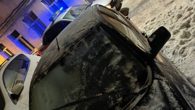Очистил от снега и залез под капот: на Обводном канале задержали мужчину, пытавшегося вскрыть чужую машину