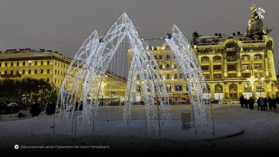 В Петербурге запустили два новых зимних световых фонтана