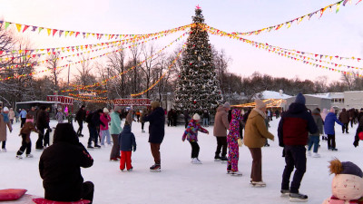 В Петербурге этой зимой заработало более 160 катков