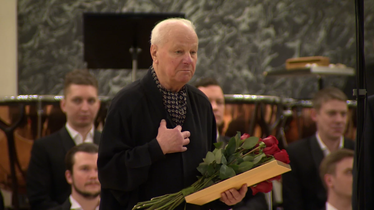 Александр Беглов поздравил с 90-летием художественного руководителя и главного дирижера академической капеллы Петербурга Владислава Чернушенко - tvspb.ru